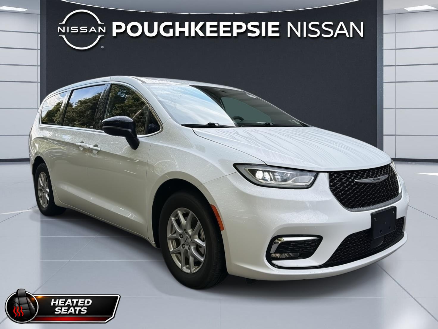 Bright White Clearcoat 2025 Chrysler Pacifica Minivan Front-Wheel Drive 9-Speed Automatic