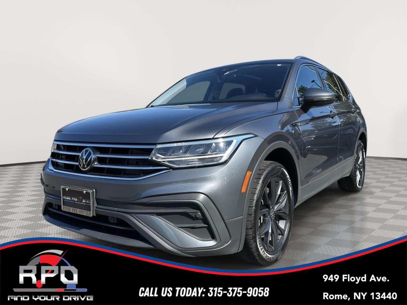 Platinum Gray Metallic 2022 Volkswagen Tiguan SUV / Crossover All-Wheel Drive Automatic
