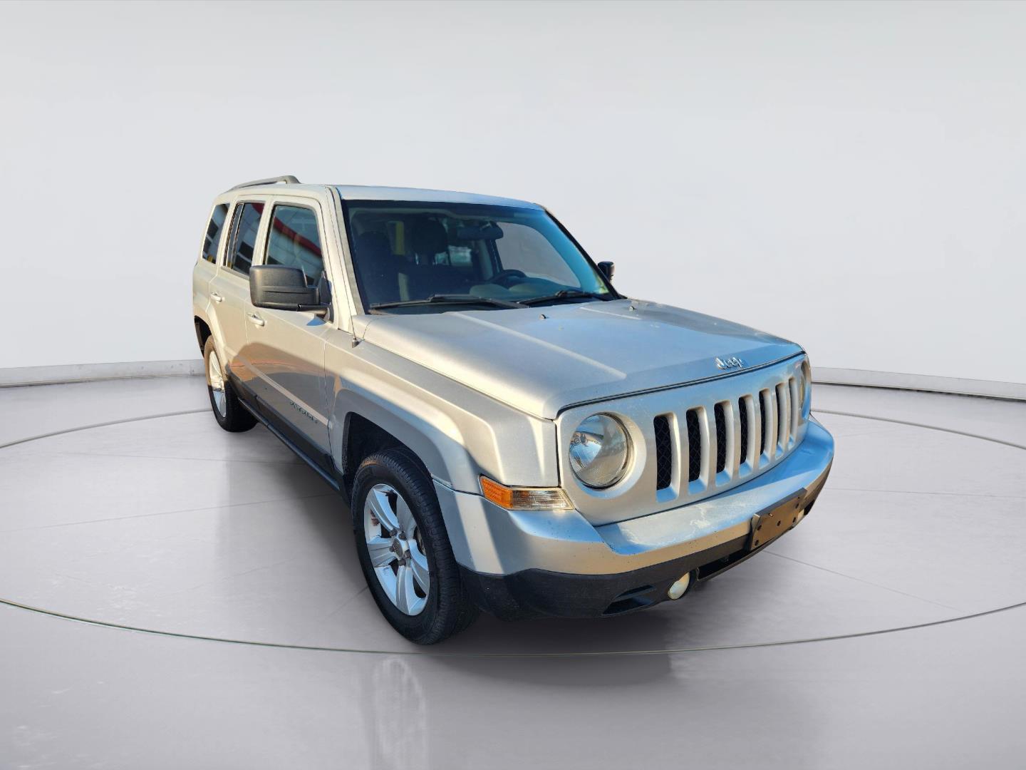 2011 Jeep Patriot Plata (Bright Silver Metallic) SUV/Crossover Tracción delantera Transmisión variable continua