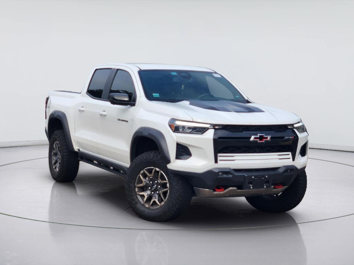 Summit White 2024 Chevrolet Colorado Pickup Truck Four-Wheel Drive 8-Speed Automatic