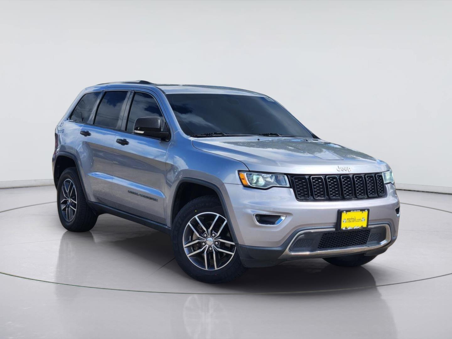 Gray (Granite Crystal Metallic Clearcoat) 2017 Jeep Grand Cherokee SUV / Crossover 4X2 8-Speed Automatic