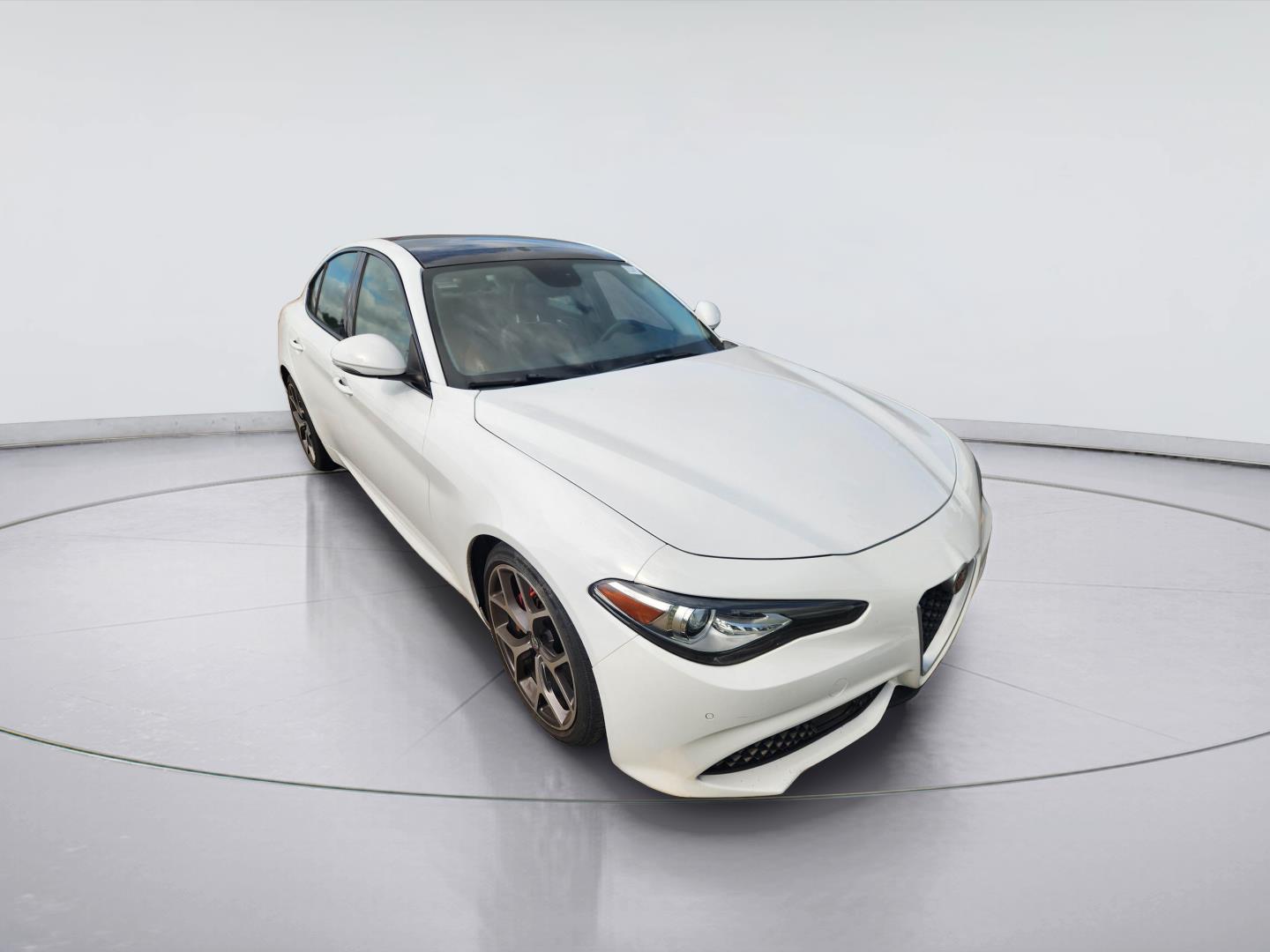 2018 Alfa Romeo Giulia Blanco (Alfa White) Sedán Tracción trasera Automática