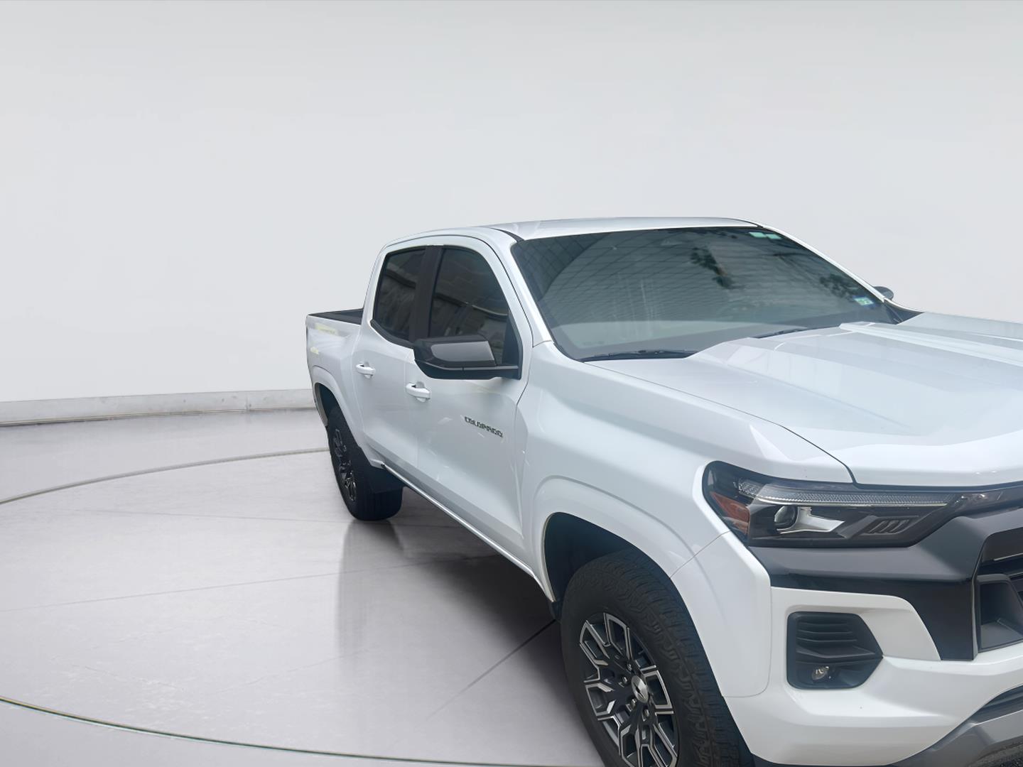 Summit White 2025 Chevrolet Colorado Pickup Truck Four-Wheel Drive 8-Speed Automatic