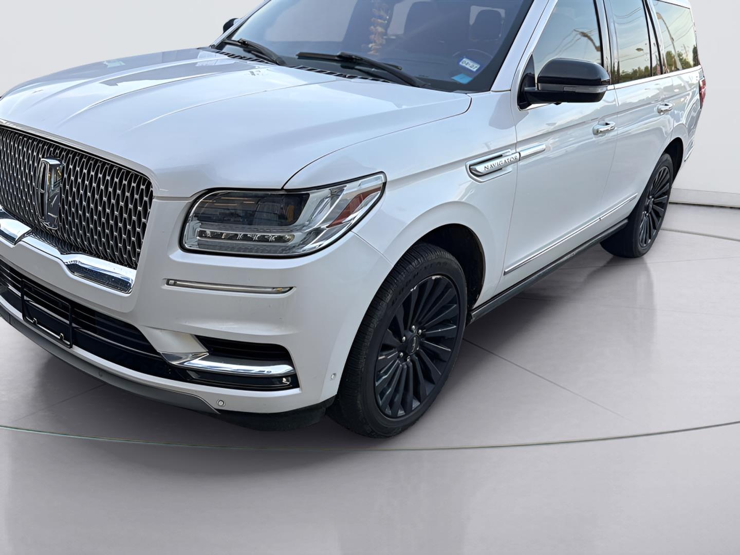 White Platinum Metallic Tri-Coat 2018 Lincoln Navigator SUV / Crossover Four-Wheel Drive Automatic
