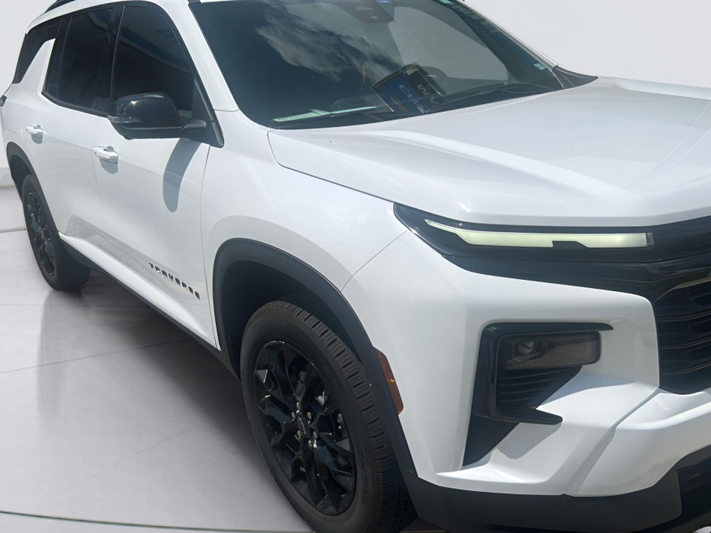 Summit White 2025 Chevrolet Traverse SUV / Crossover Front-Wheel Drive 8-Speed Automatic