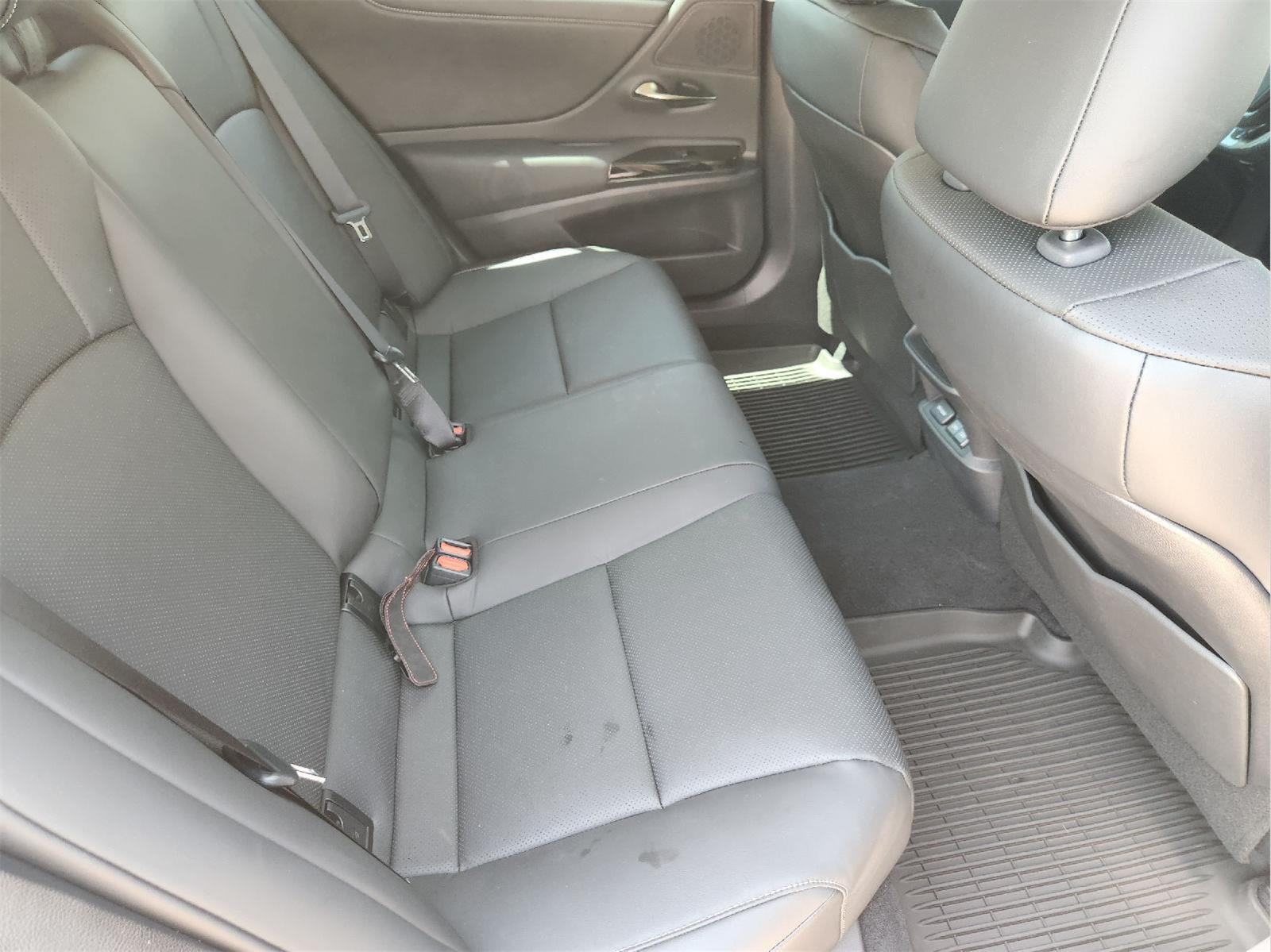 2025 Lexus ES 350 photo 30 of 32