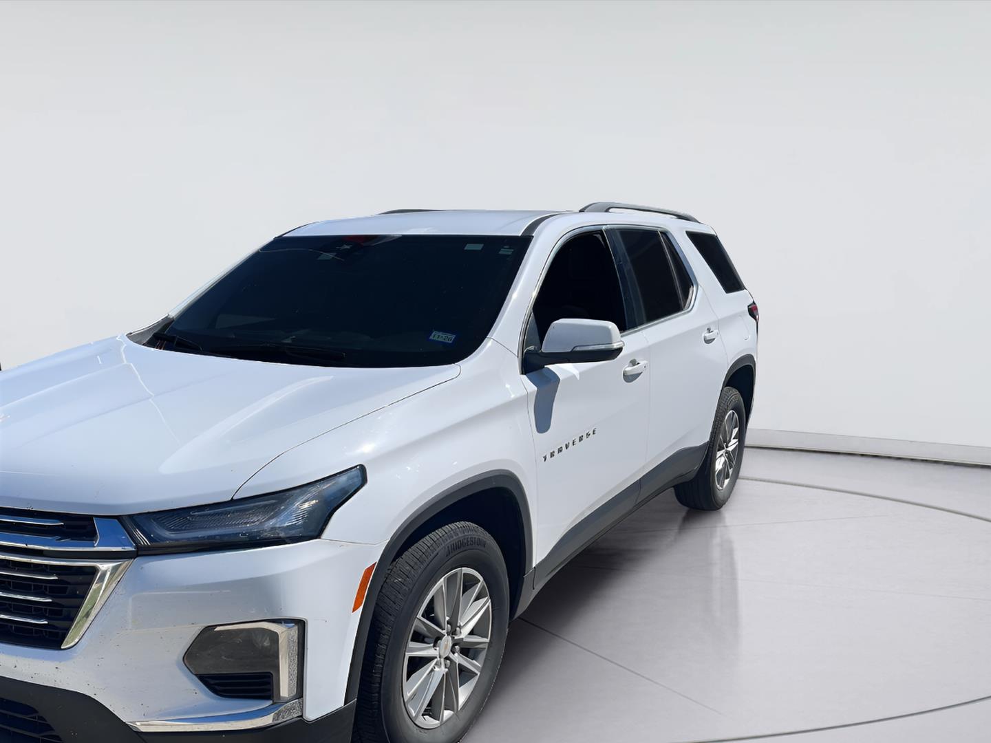 Summit White 2023 Chevrolet Traverse SUV / Crossover Front-Wheel Drive 9-Speed Automatic