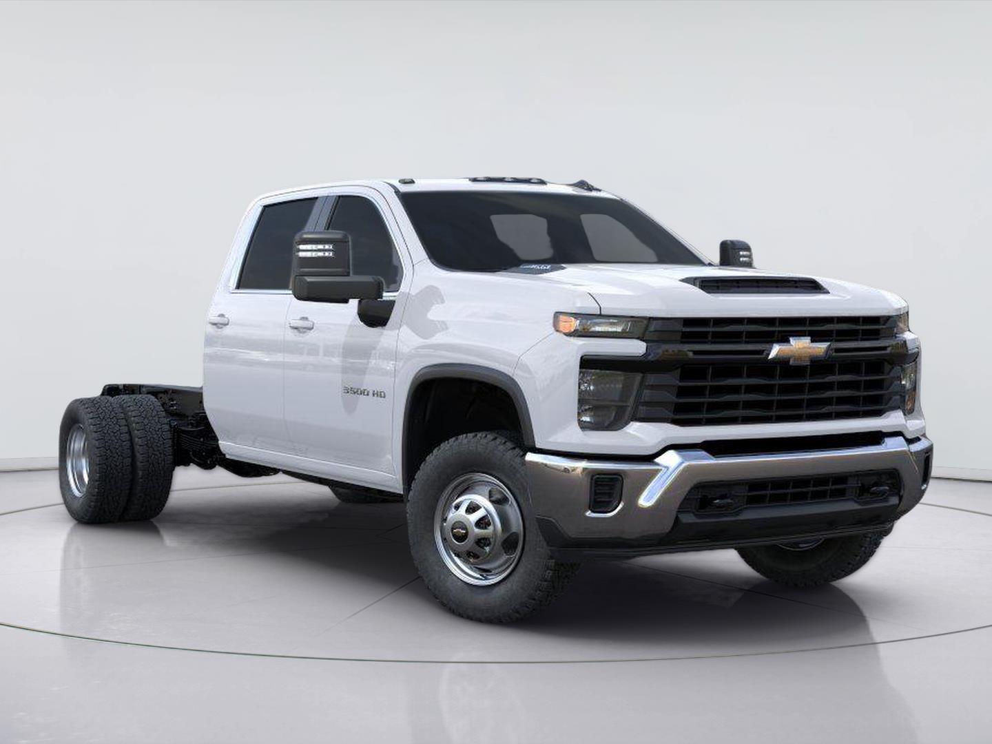 Summit White 2026 Chevrolet Silverado 3500HD Chassis Pickup Truck Four-Wheel Drive Automatic