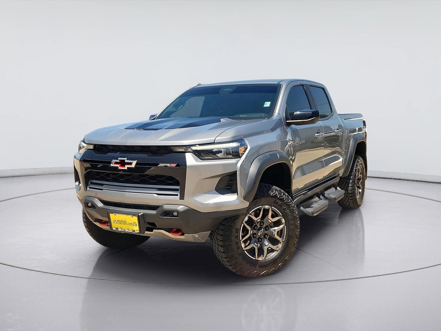 Sterling Gray Metallic 2024 Chevrolet Colorado Pickup Truck Four-Wheel Drive 8-Speed Automatic