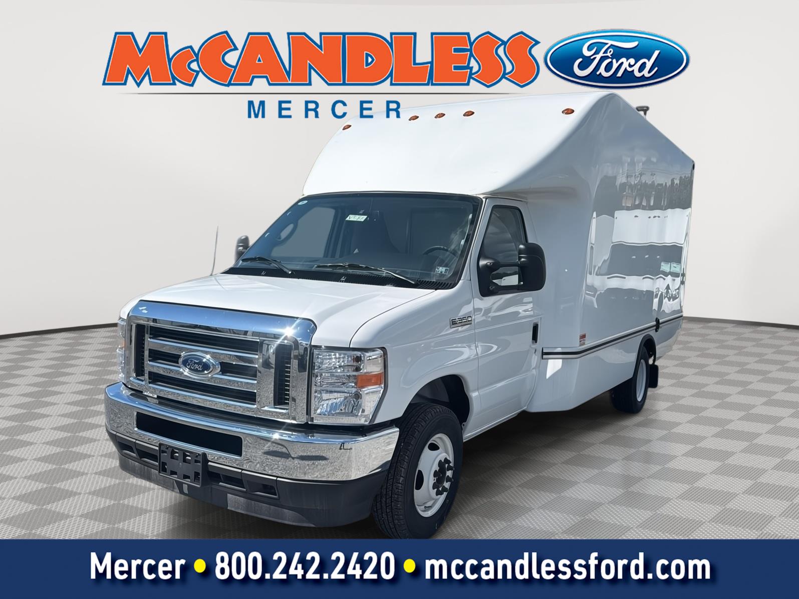 Oxford White 2025 Ford E-Series Chassis Pickup Truck Rear-Wheel Drive 6-Speed Automatic