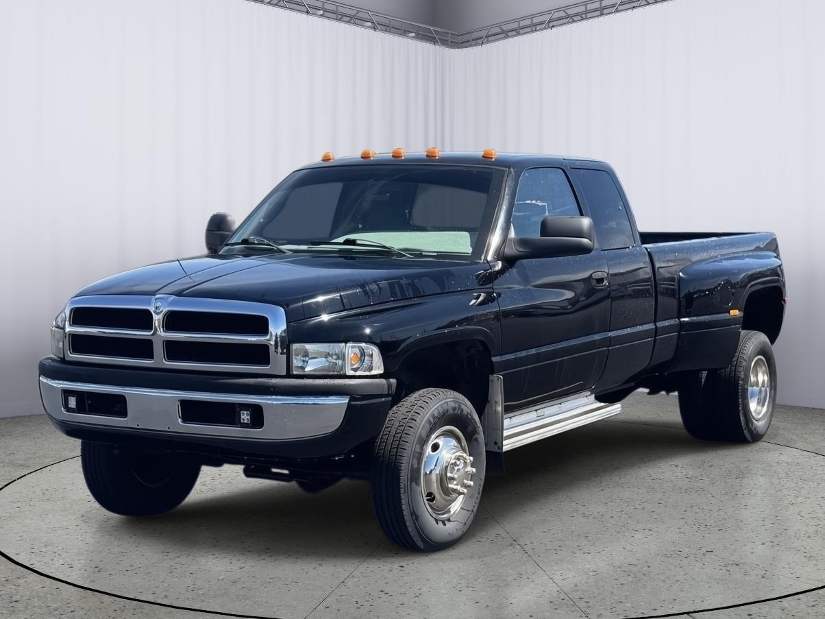 1997 Dodge RAM 3500 ST Club Cab LB 4WD Pickup Truck Four-Wheel Drive 5-Speed Manual Overdrive