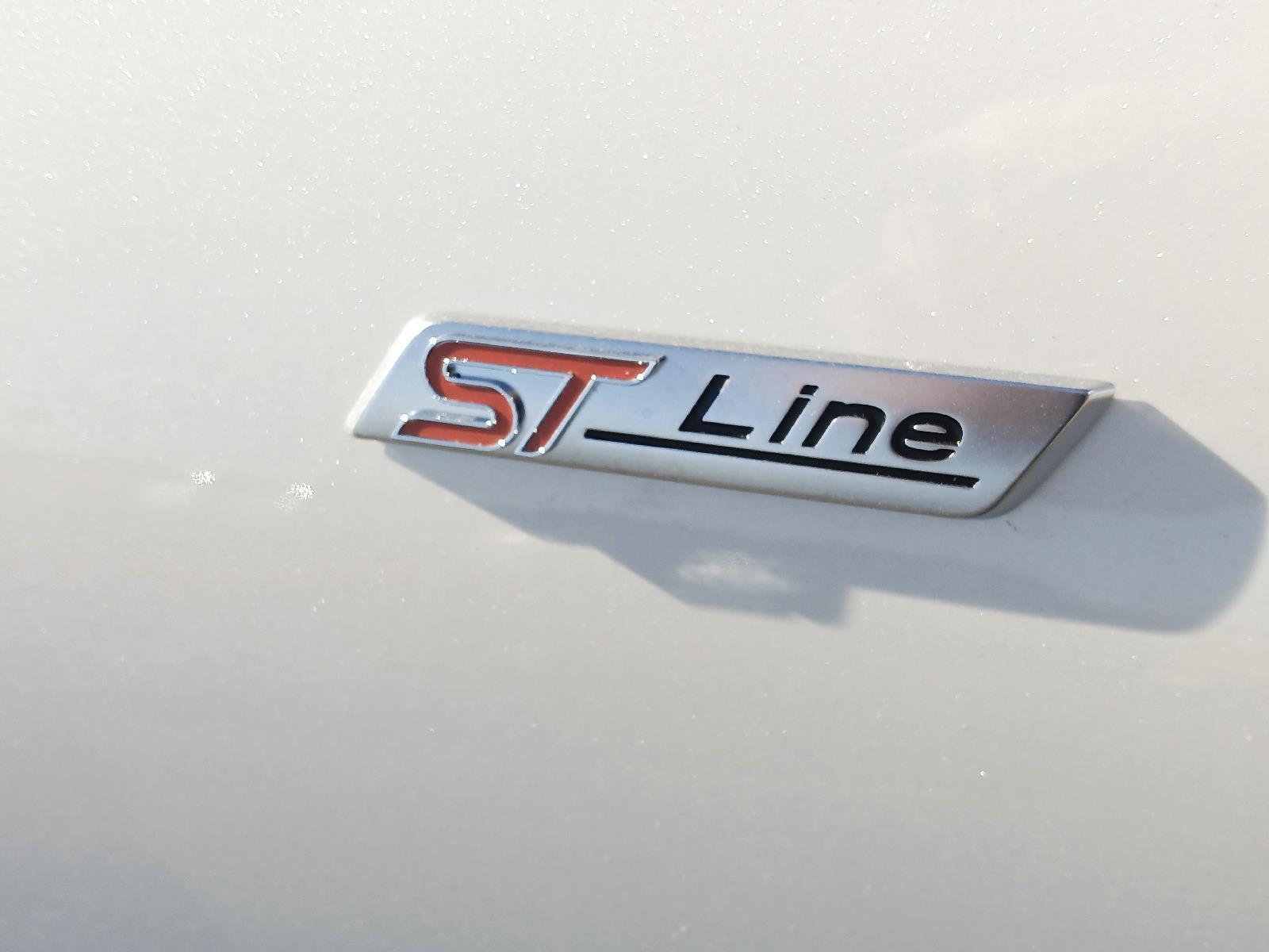 New 2025 Ford Escape ST-Line Select SUV for sale in Lincoln NE