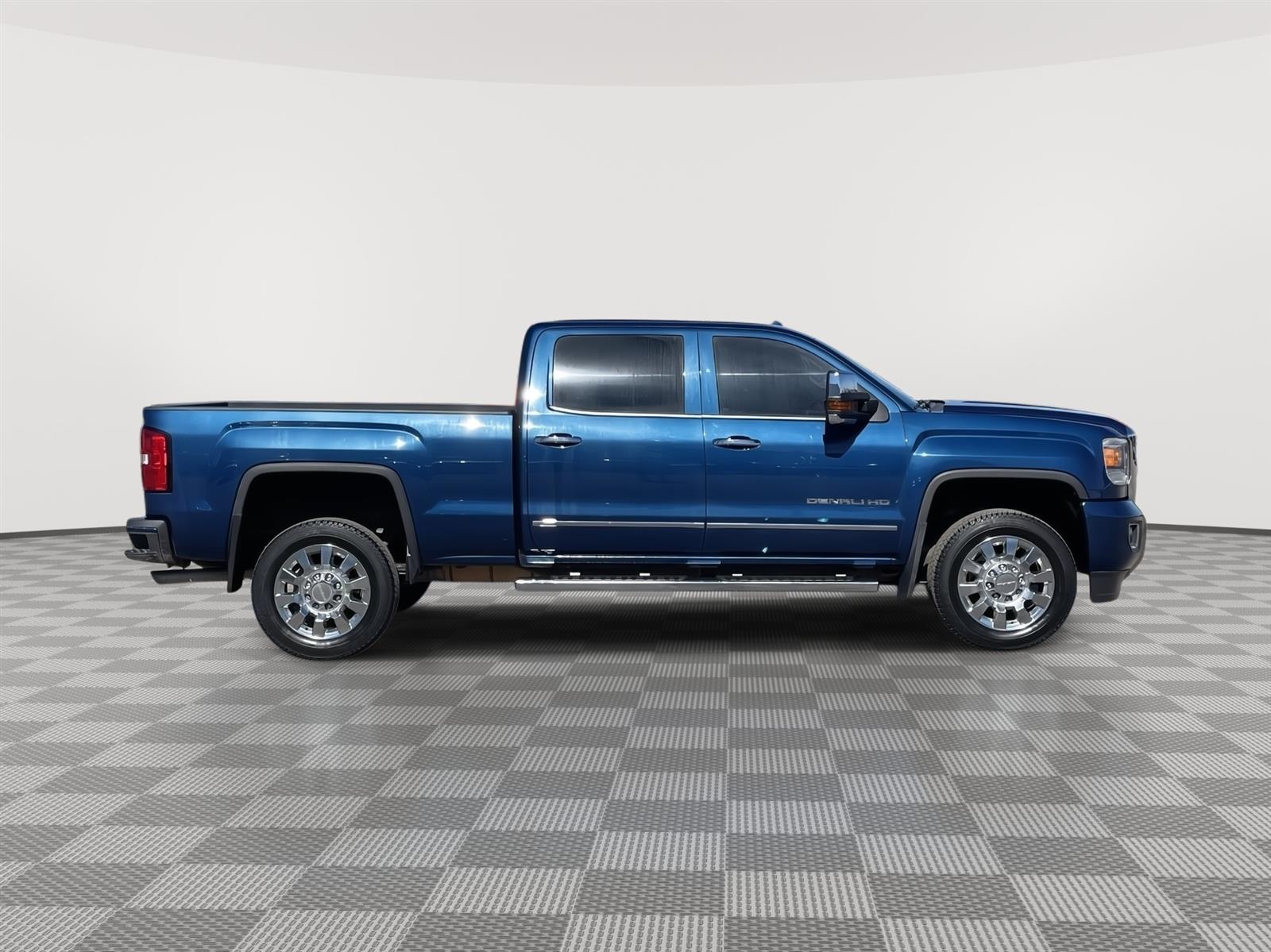 Used 2015 GMC Sierra 2500HD Available WiFi Denali Crew Cab Truck for sale in Lincoln NE