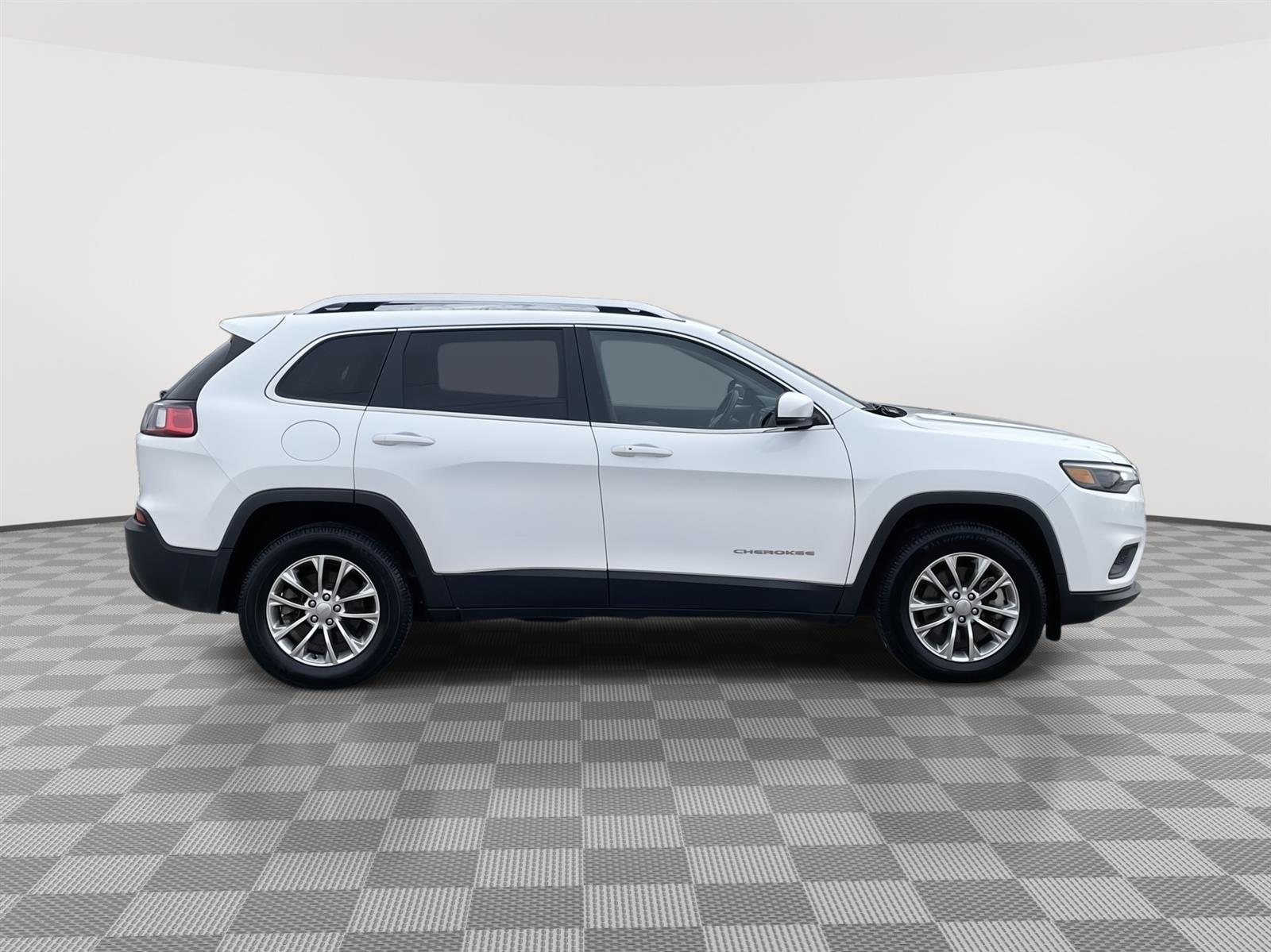 Used 2021 Jeep Cherokee Latitude Lux SUV for sale in Lincoln NE