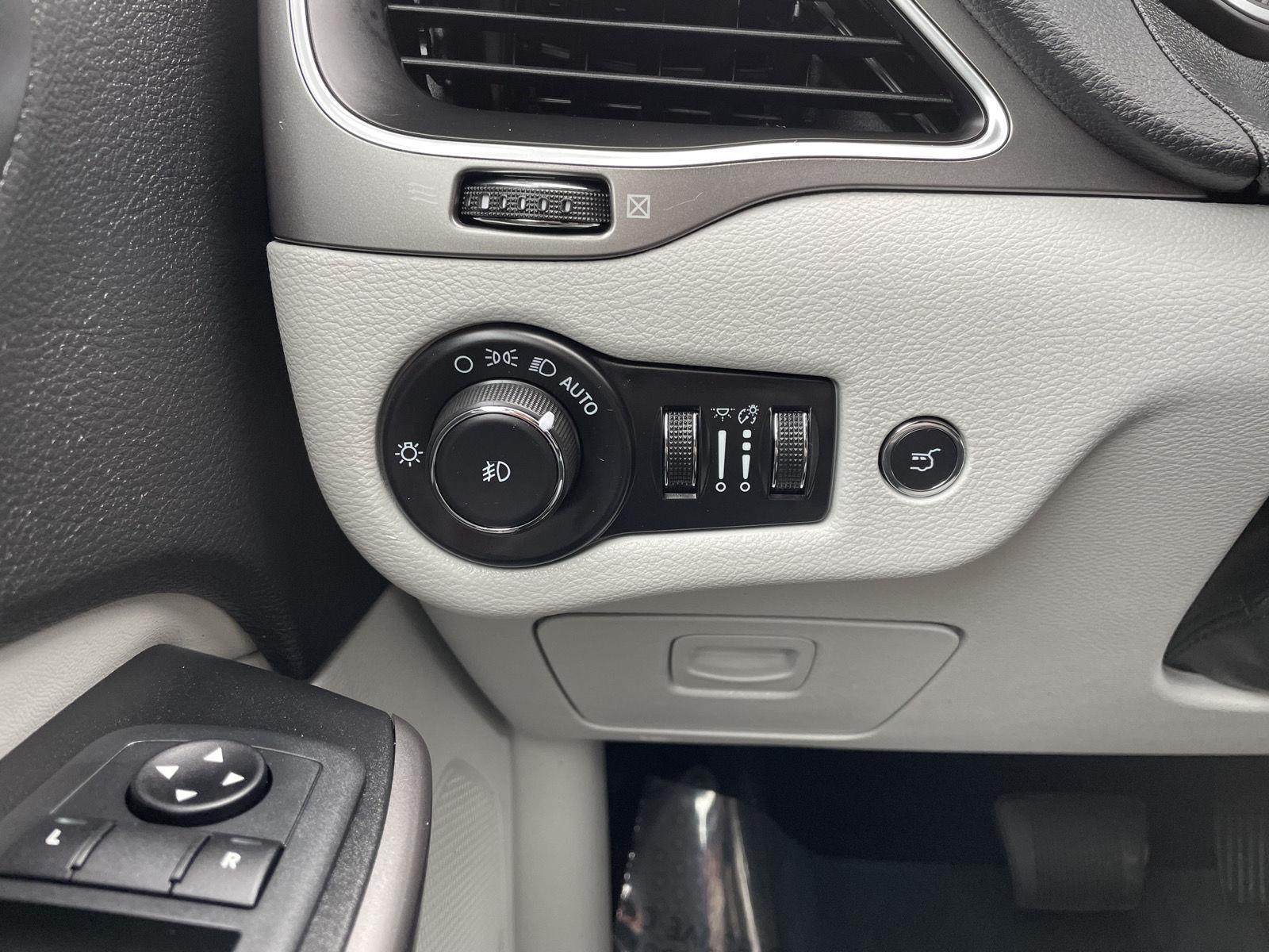 Used 2021 Jeep Cherokee Latitude Lux SUV for sale in Lincoln NE