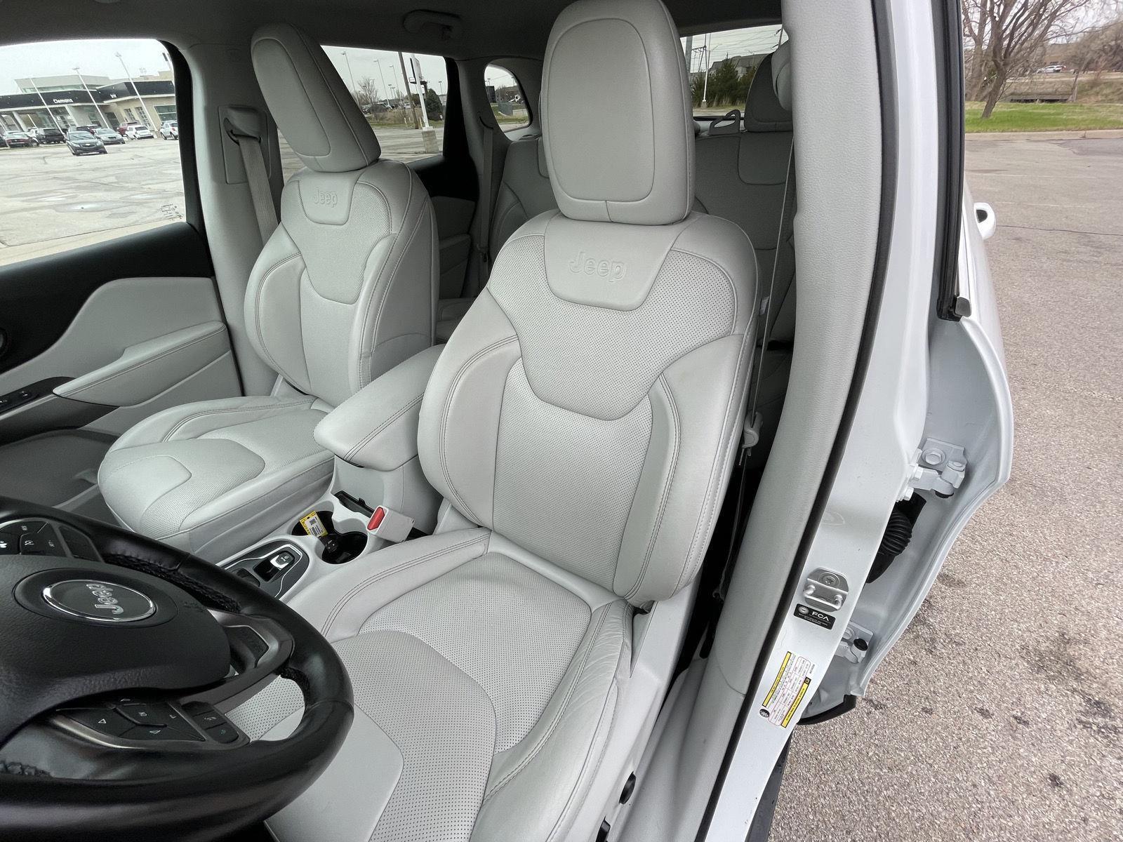 Used 2021 Jeep Cherokee Latitude Lux SUV for sale in Lincoln NE