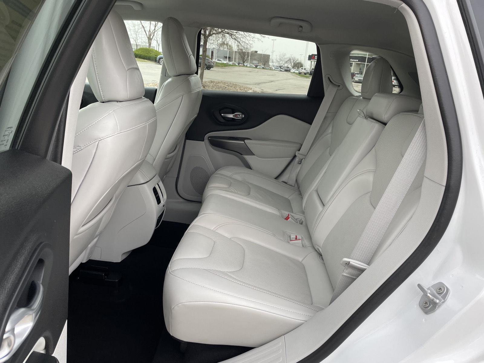 Used 2021 Jeep Cherokee Latitude Lux SUV for sale in Lincoln NE