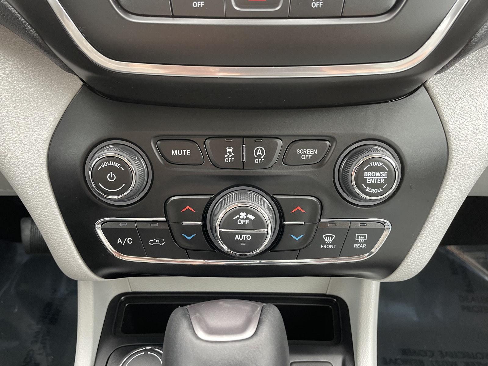 Used 2021 Jeep Cherokee Latitude Lux SUV for sale in Lincoln NE
