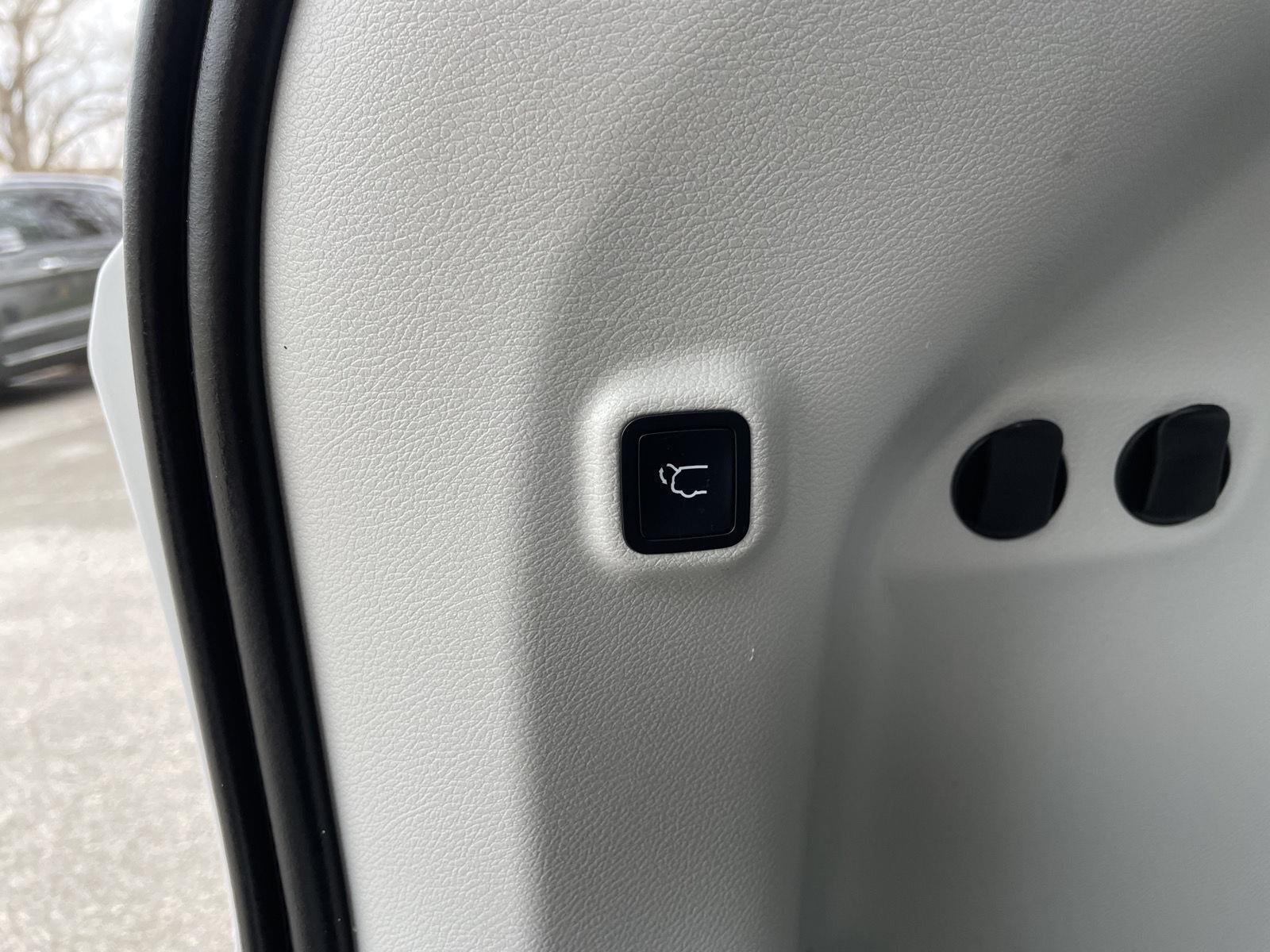 Used 2021 Jeep Cherokee Latitude Lux SUV for sale in Lincoln NE