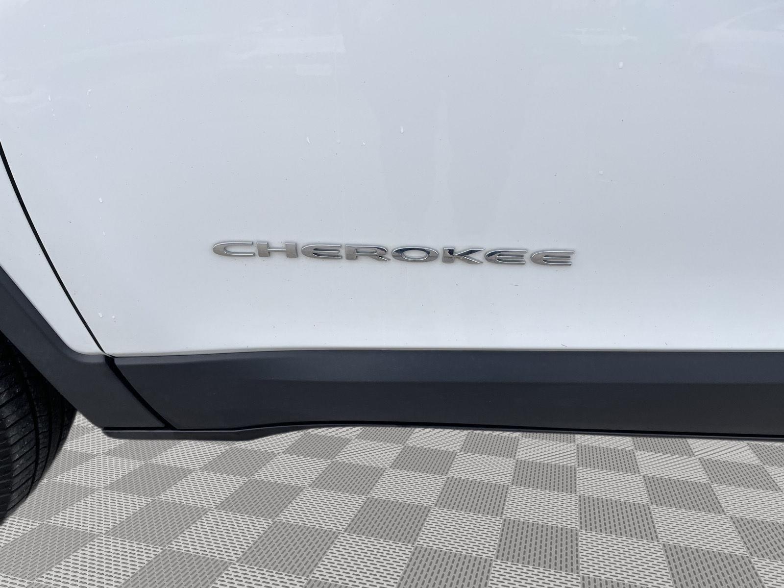 Used 2021 Jeep Cherokee Latitude Lux SUV for sale in Lincoln NE