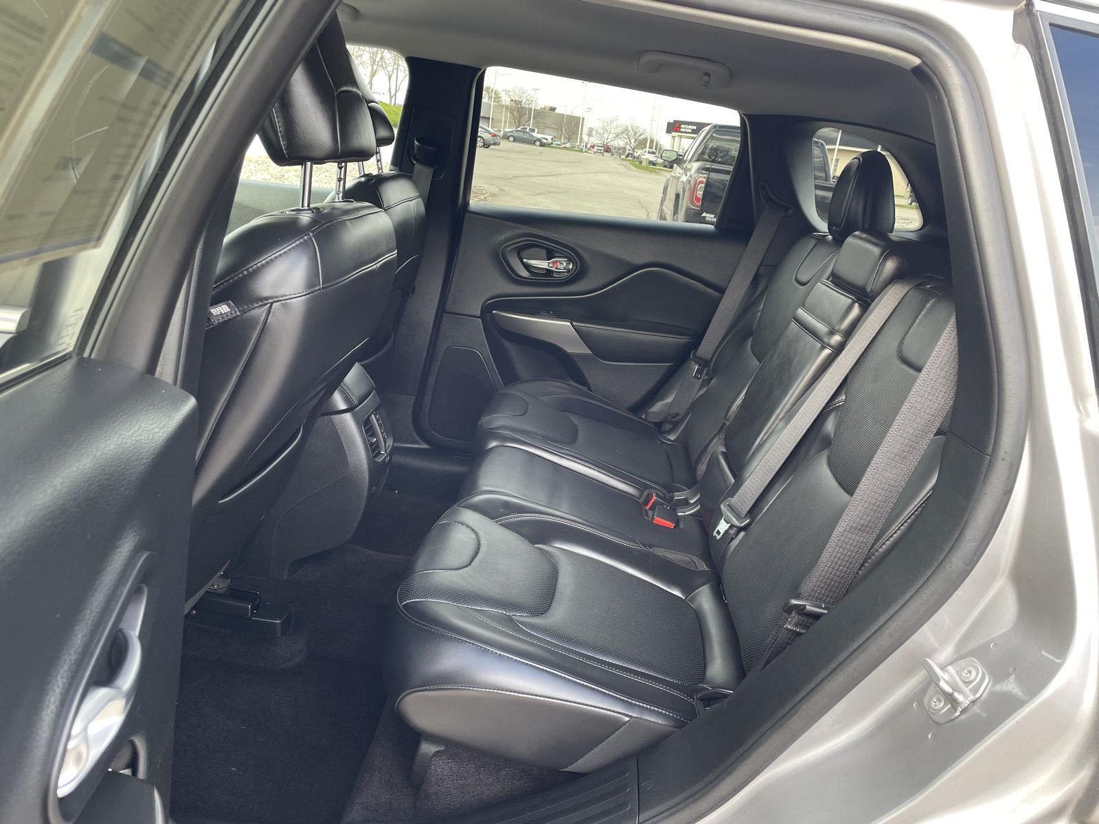 Used 2019 Jeep Cherokee Limited SUV for sale in Lincoln NE