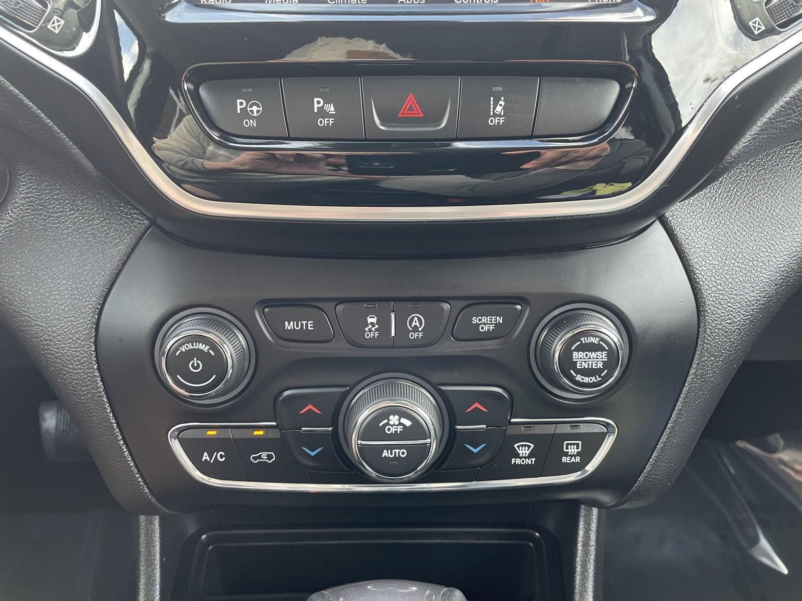 Used 2019 Jeep Cherokee Limited SUV for sale in Lincoln NE