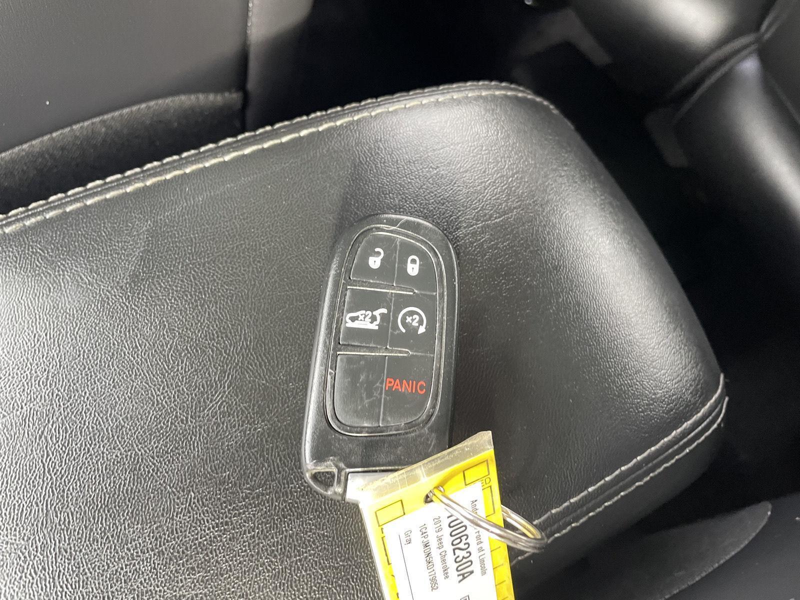 Used 2019 Jeep Cherokee Limited SUV for sale in Lincoln NE