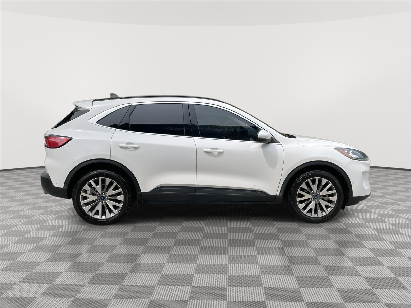 Used 2020 Ford Escape Hybrid Titanium SUV for sale in Lincoln NE