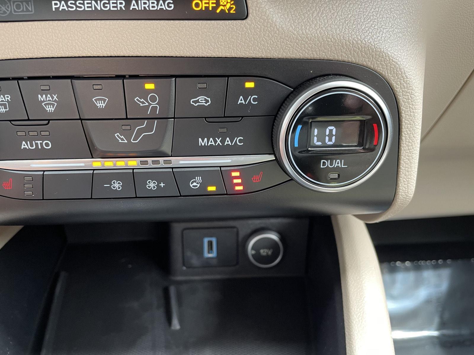 Used 2020 Ford Escape Hybrid Titanium SUV for sale in Lincoln NE