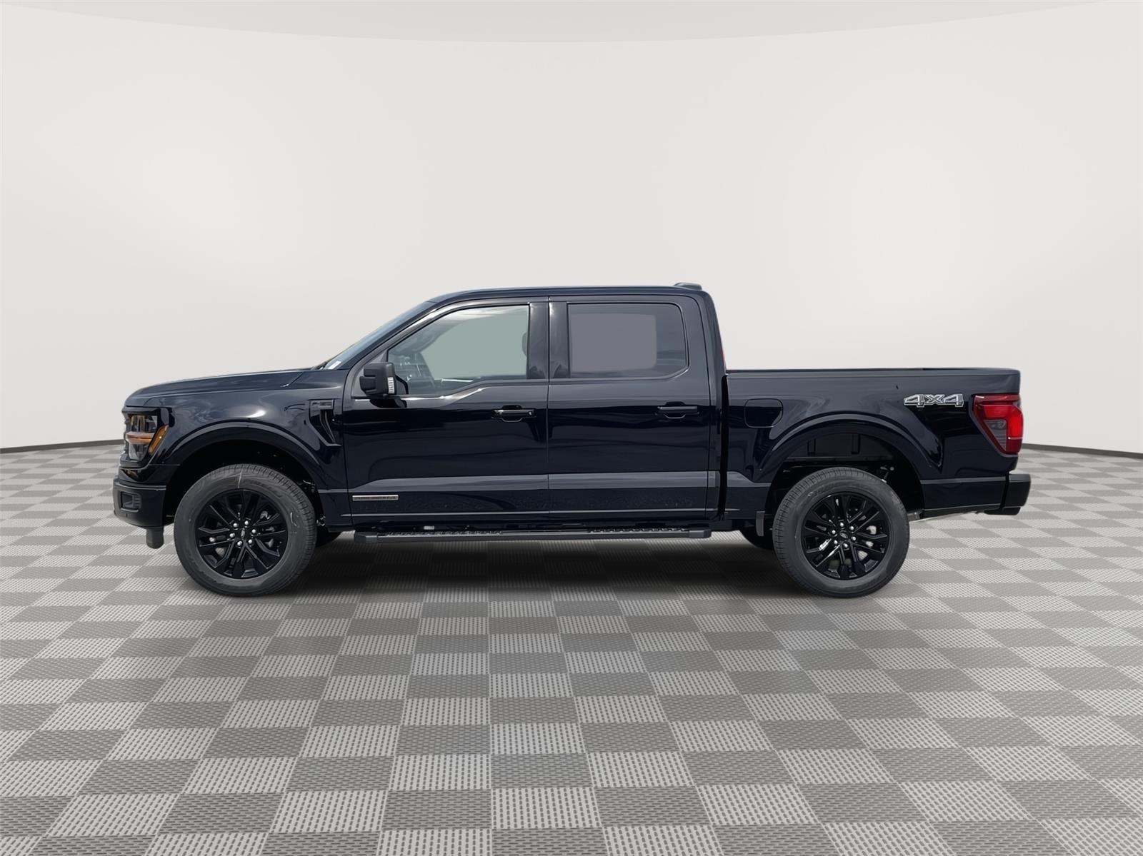 2025 Ford F-150 XLT photo 2