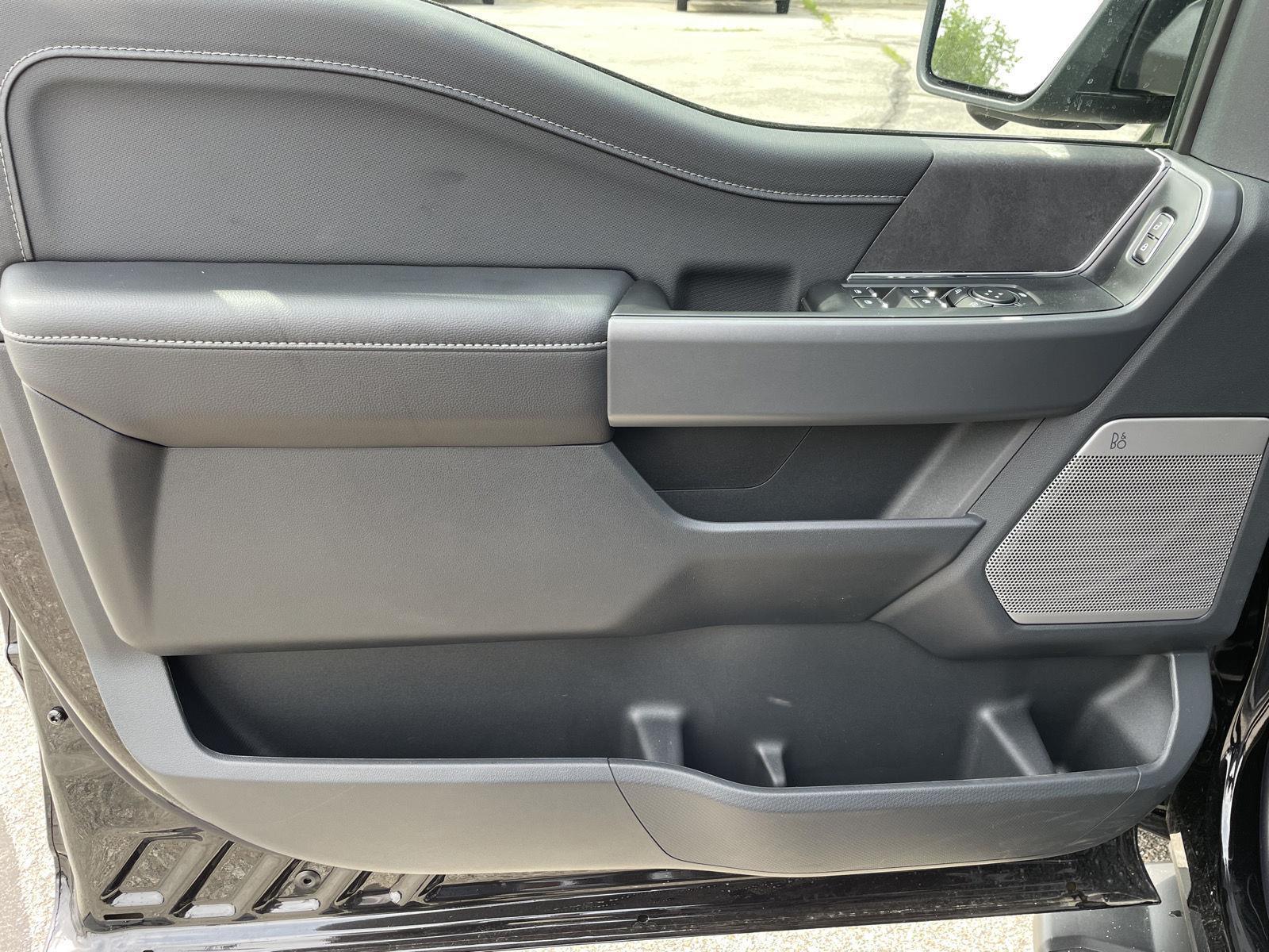 2025 Ford F-150 XLT photo 3