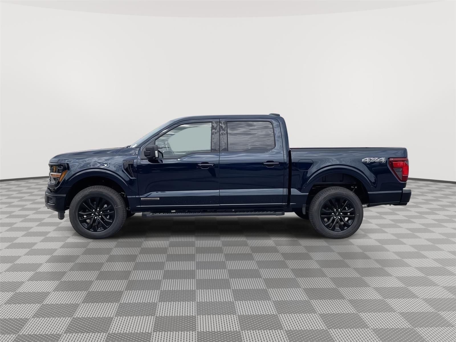 2025 Ford F-150 XLT photo 2