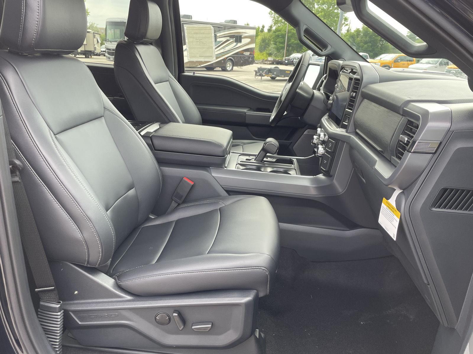 2025 Ford F-150 XLT photo 7