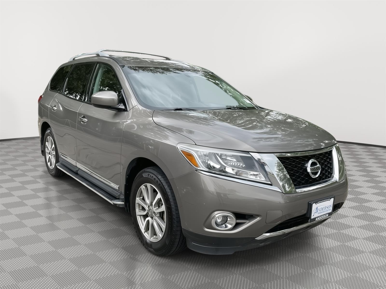 Used 2013 Nissan Pathfinder SL SUV for sale in Lincoln NE