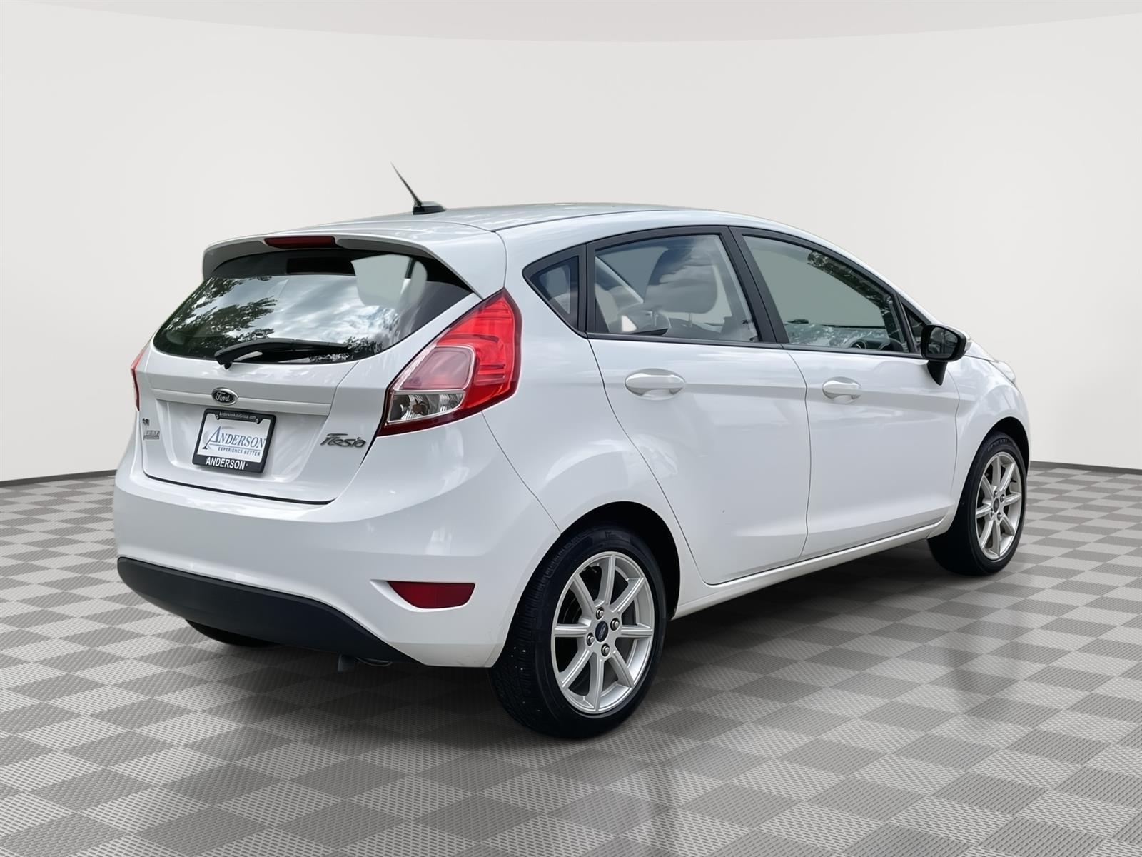Used 2015 Ford Fiesta SE Hatchback for sale in Lincoln NE