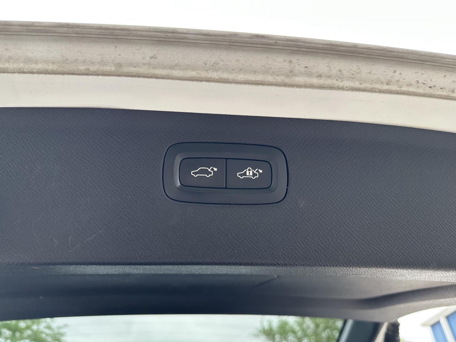 Used 2018 Volvo XC90 Momentum SUV for sale in Lincoln NE