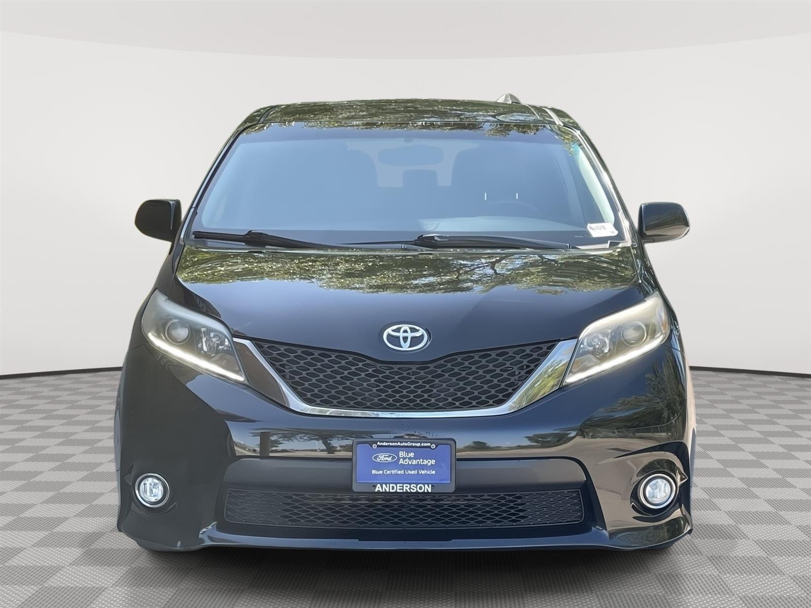 Used 2017 Toyota Sienna SE Minivans for sale in Lincoln NE