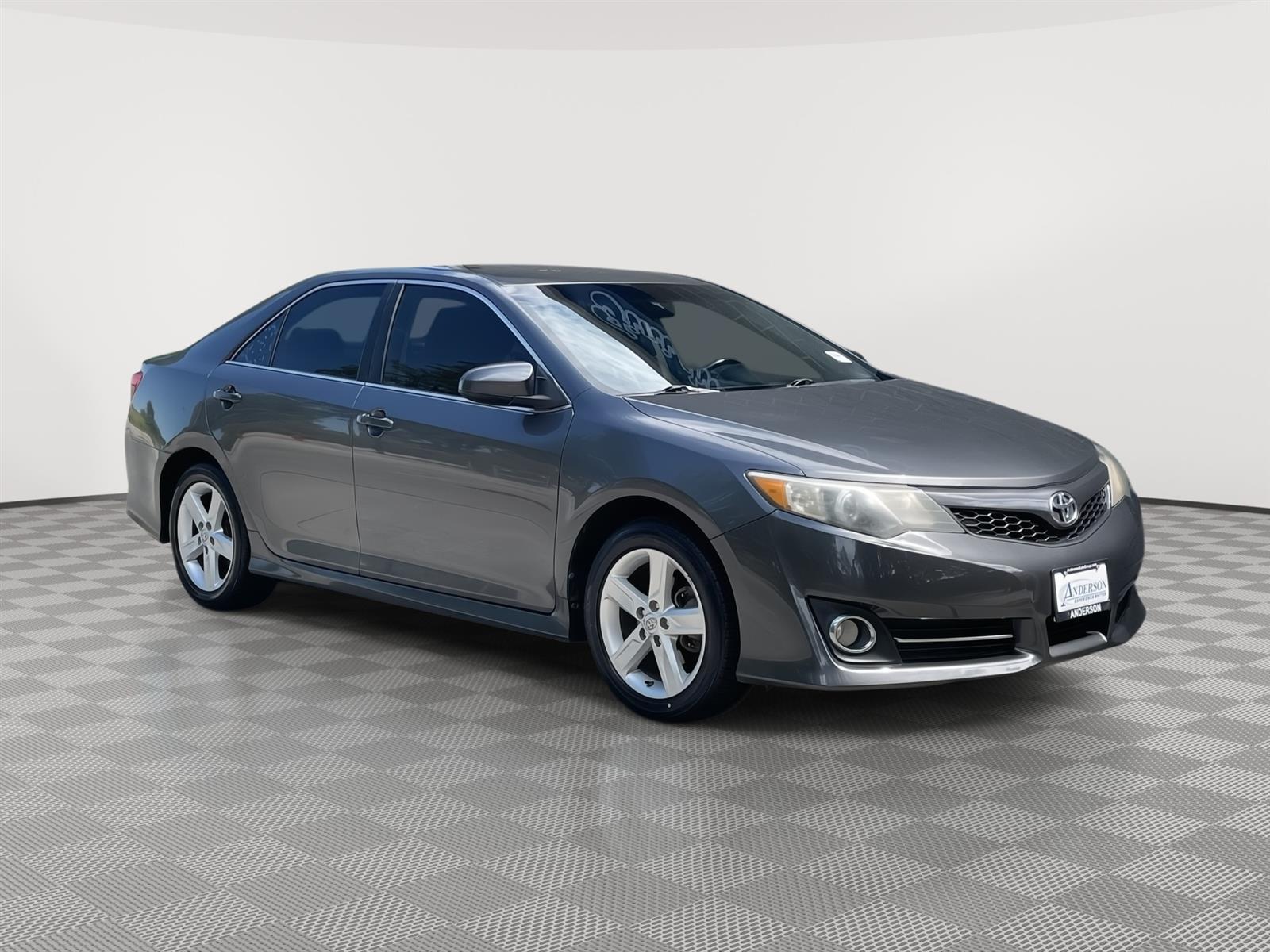 Used 2014 Toyota Camry SE Sedan for sale in Lincoln NE