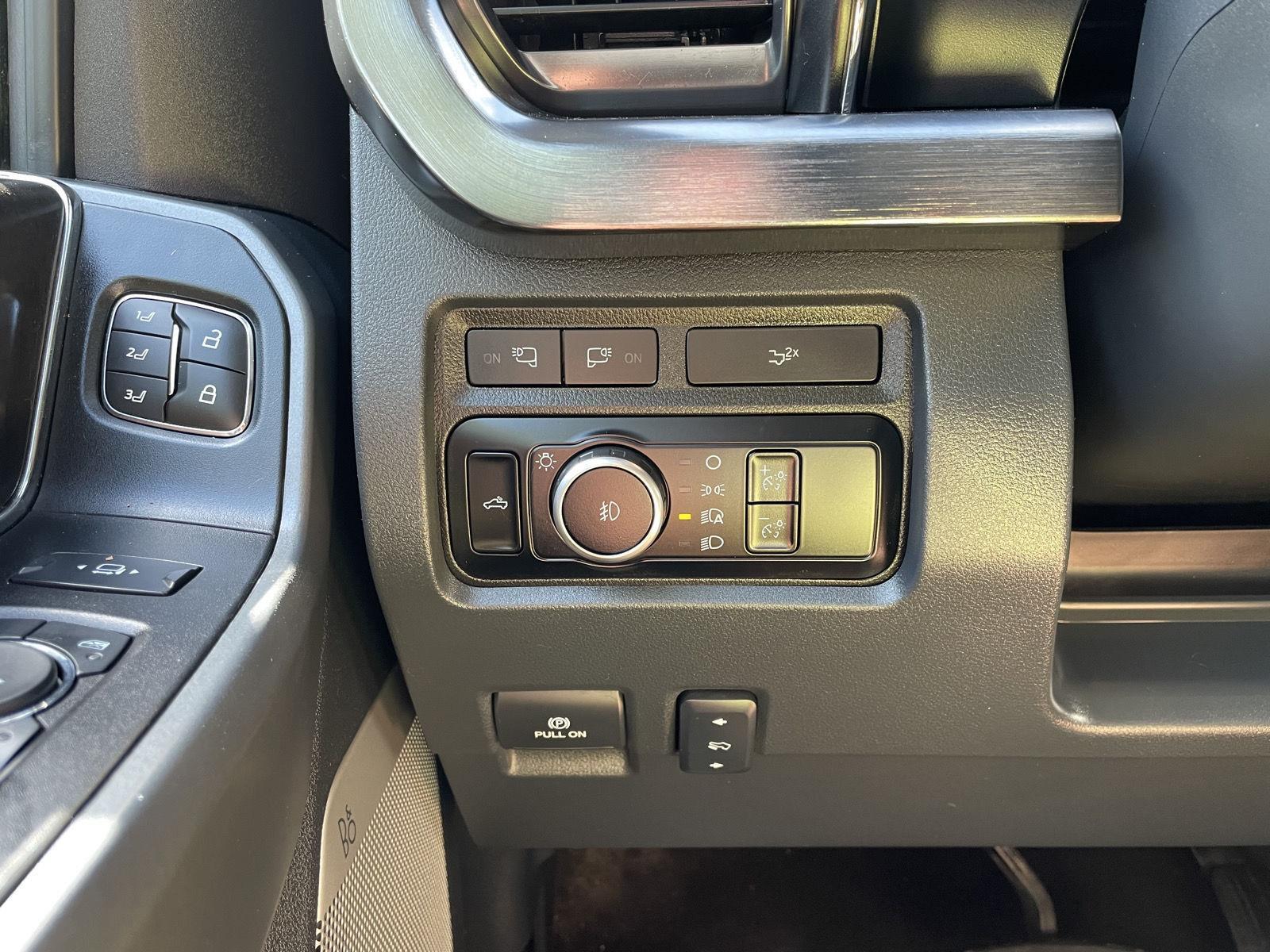 Used 2023 Ford F-350 Super Duty Lariat Crew Cab Truck for sale in Lincoln NE