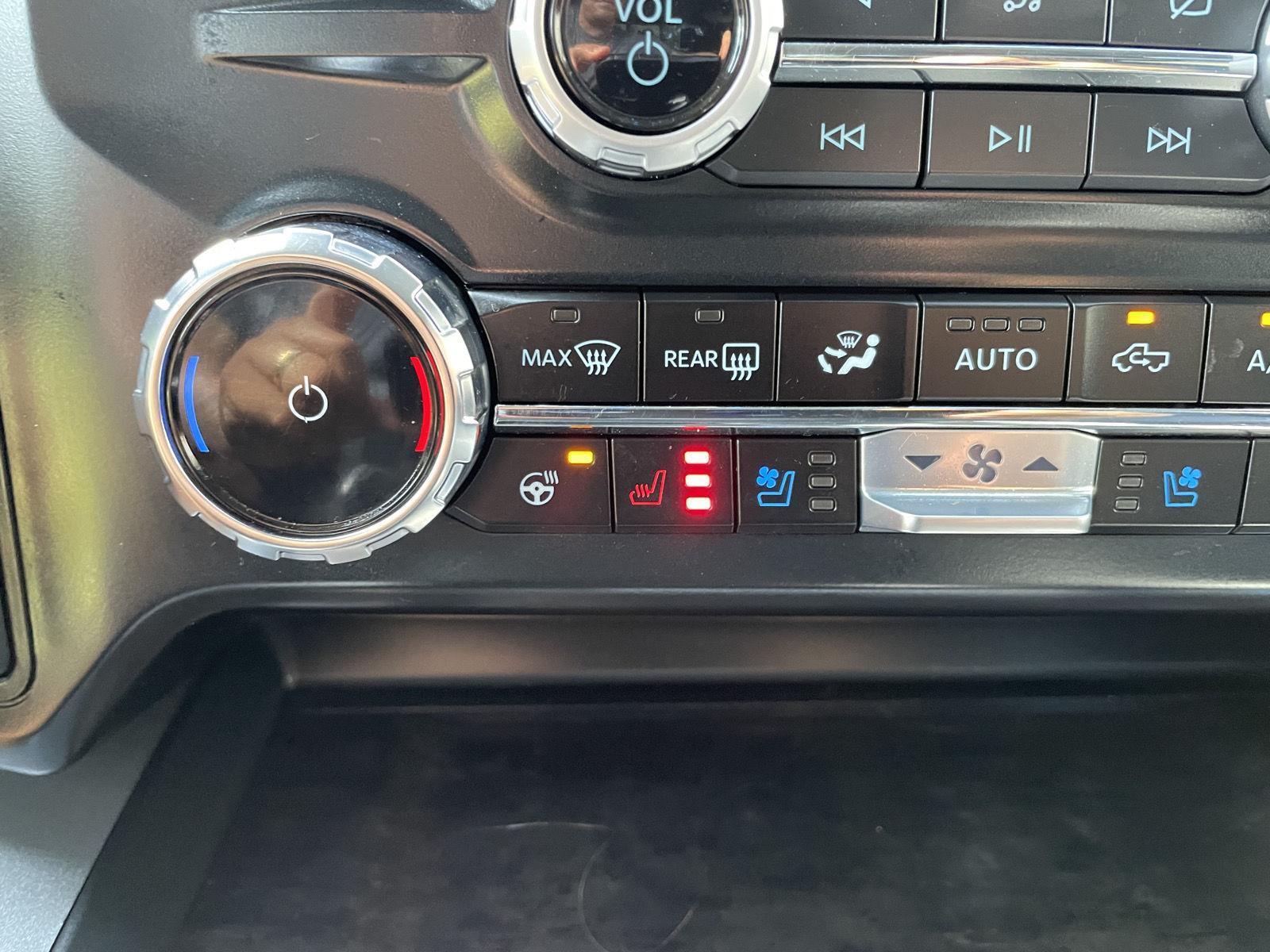 Used 2023 Ford F-350 Super Duty Lariat Crew Cab Truck for sale in Lincoln NE