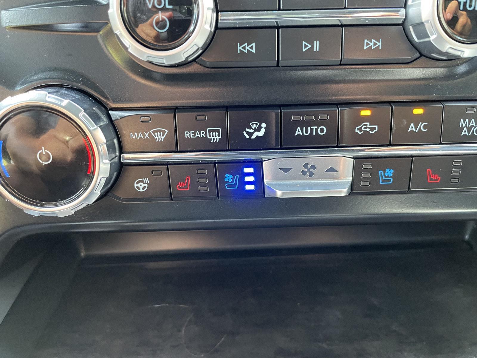 Used 2023 Ford F-350 Super Duty Lariat Crew Cab Truck for sale in Lincoln NE