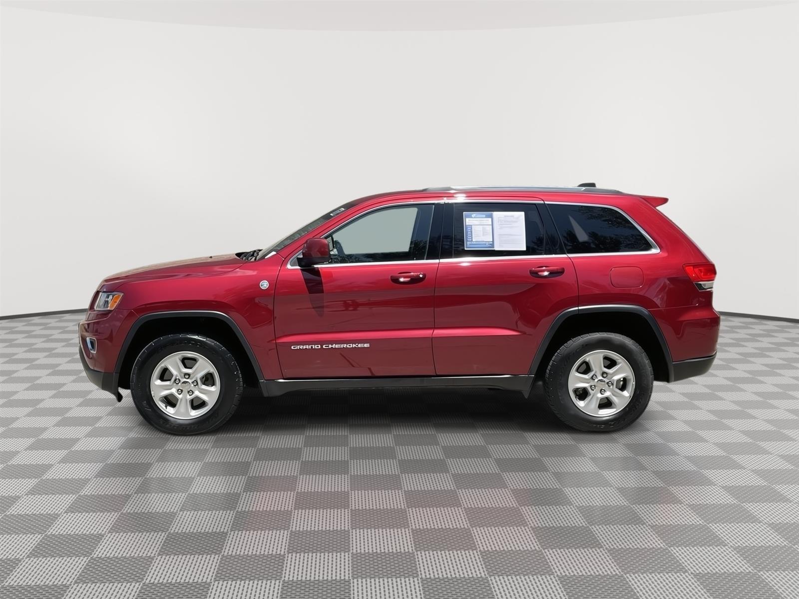 Used 2015 Jeep Grand Cherokee Laredo SUV for sale in Lincoln NE