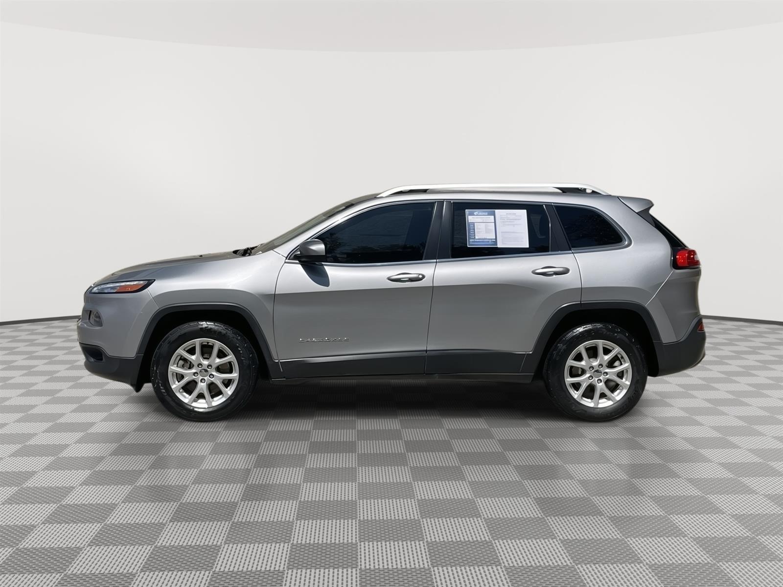 Used 2015 Jeep Cherokee Latitude SUV for sale in Lincoln NE
