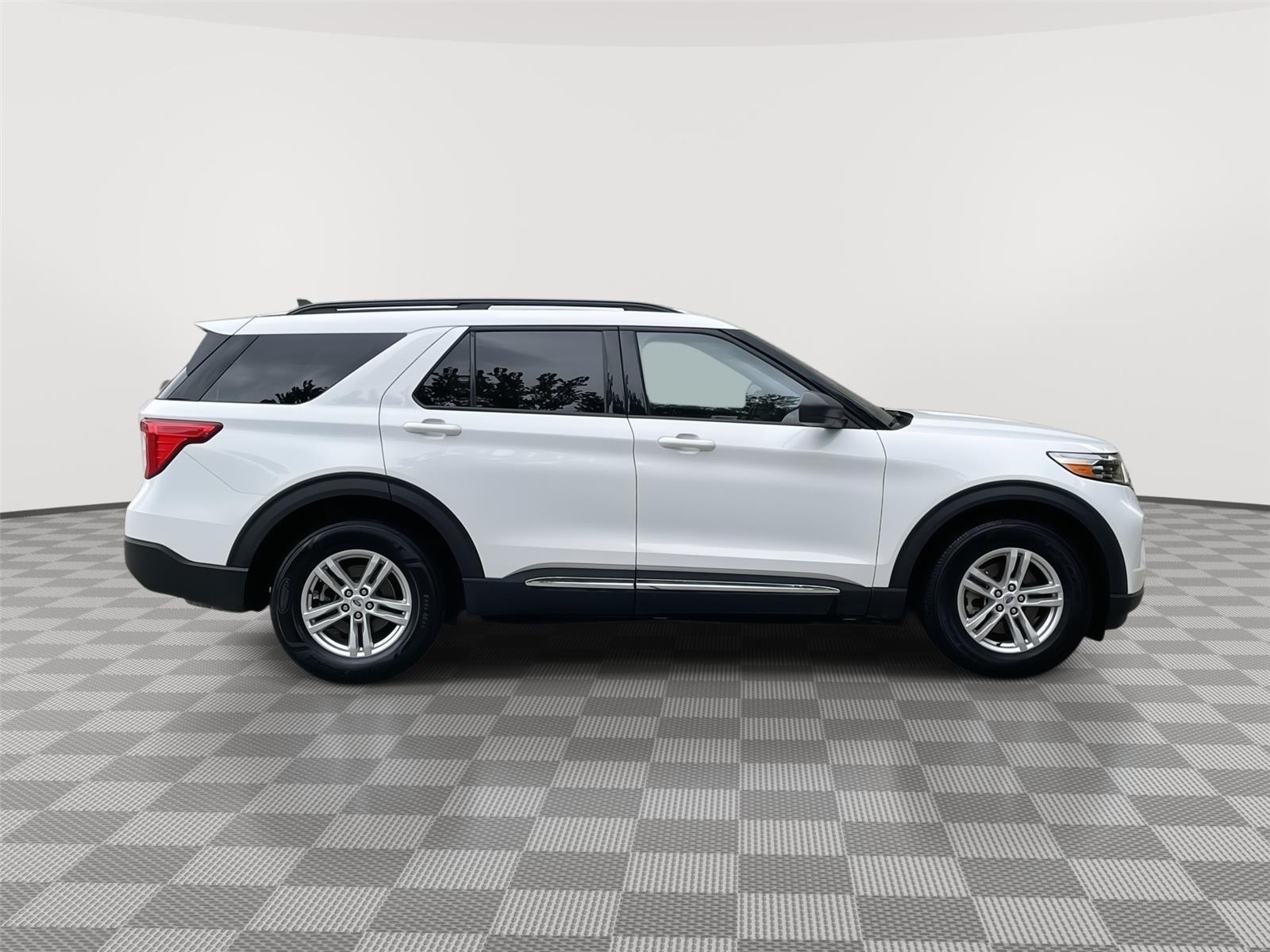 2023 Ford Explorer XLT photo 5
