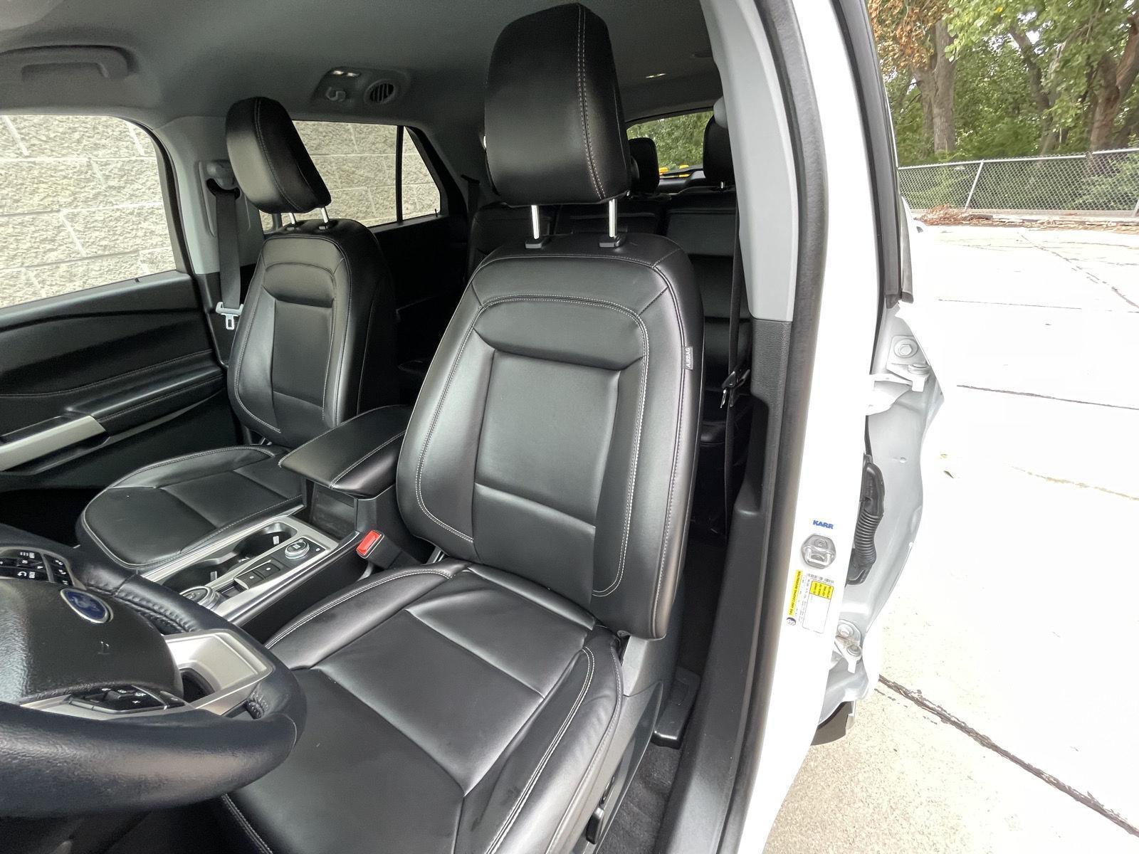 2023 Ford Explorer XLT photo 17