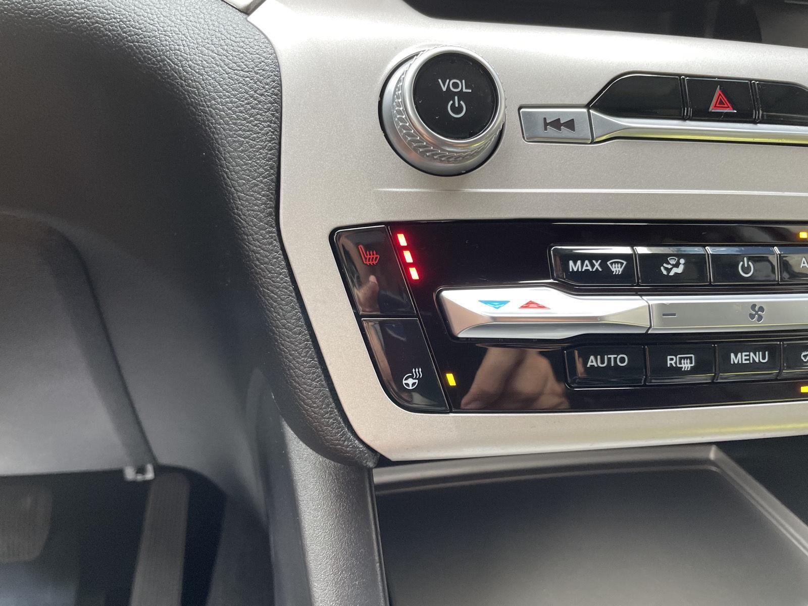 2023 Ford Explorer XLT photo 26