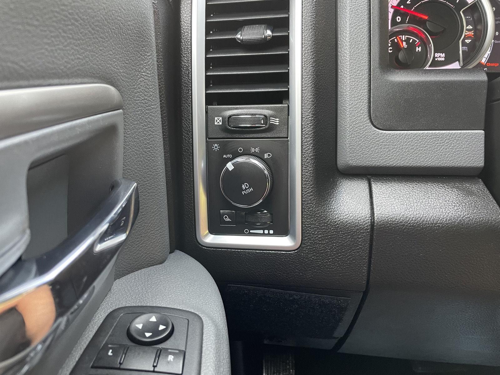 2019 Ram 1500 Classic Warlock photo 15