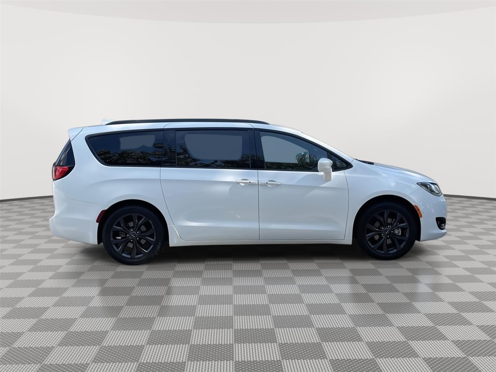 Used 2019 Chrysler Pacifica for sale in Lincoln NE
