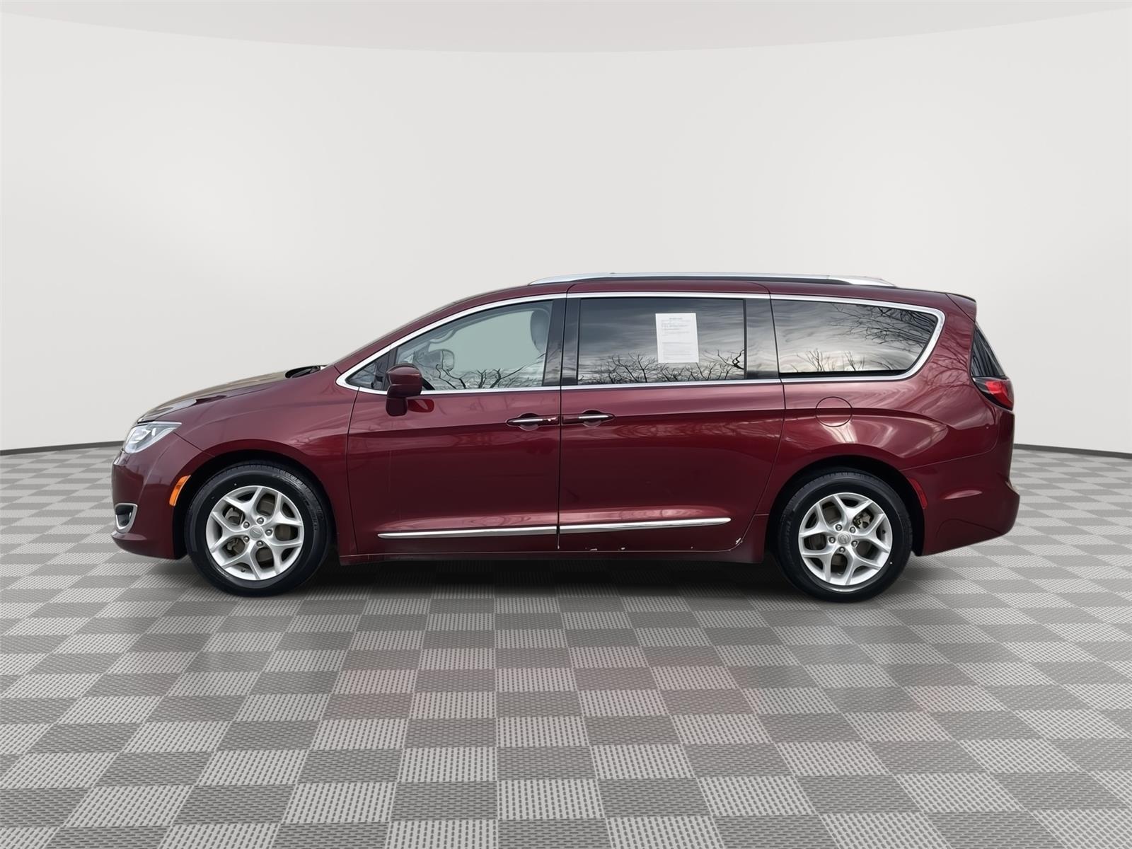 Used 2017 Chrysler Pacifica for sale in Lincoln NE