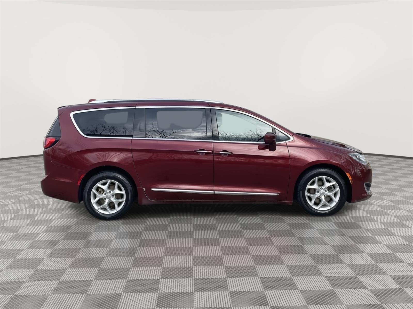 Used 2017 Chrysler Pacifica for sale in Lincoln NE